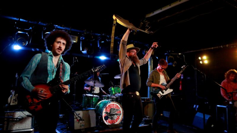 Robert Jon & the Wreck – Playing to the Crowd, Not to the Room